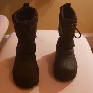 Snow boots